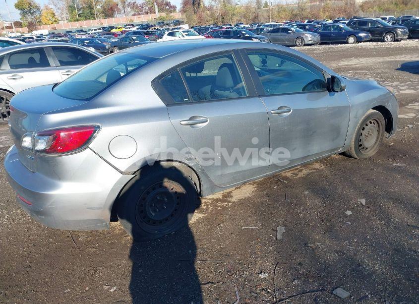 Photo 4 of 2013 Mazda Mazda3 I SPORT (VIN JM1BL1U87D1703441)