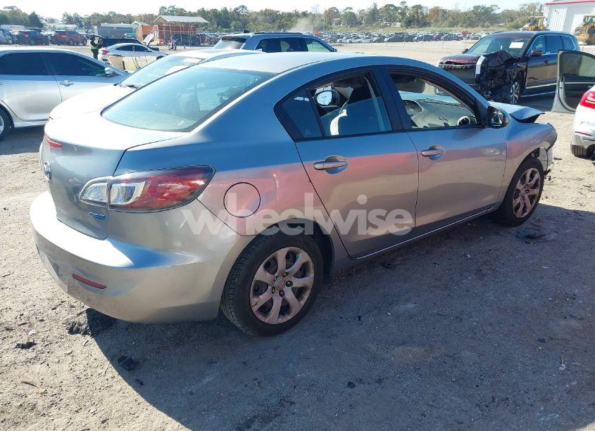 Photo 4 of 2013 Mazda Mazda3 I SPORT (VIN JM1BL1U89D1708401)