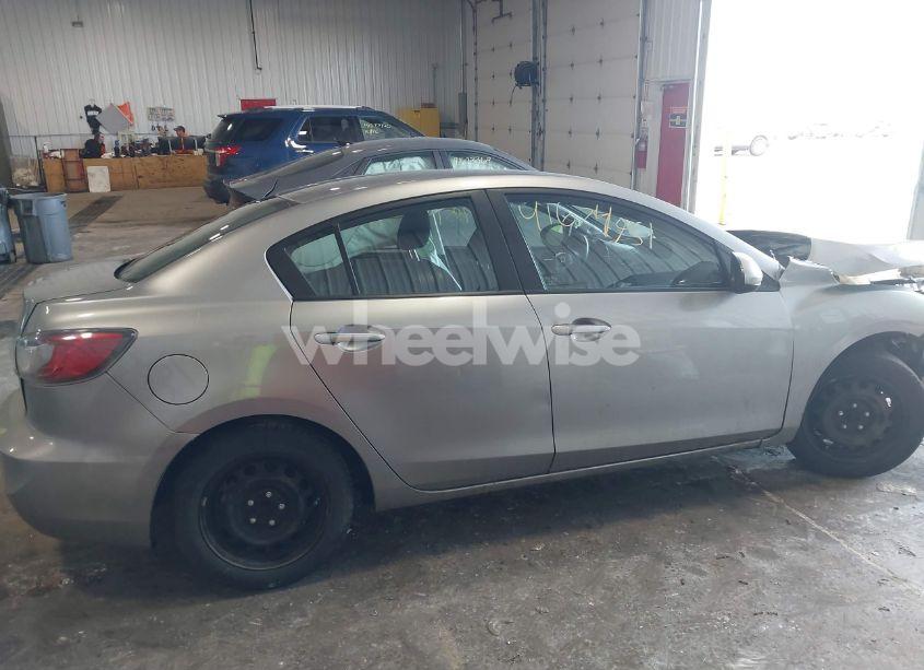 Photo 13 of 2012 Mazda Mazda3 I SPORT (VIN JM1BL1UF0C1525854)