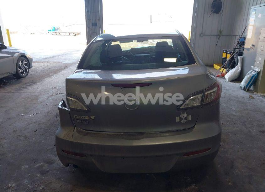 Photo 16 of 2012 Mazda Mazda3 I SPORT (VIN JM1BL1UF0C1525854)