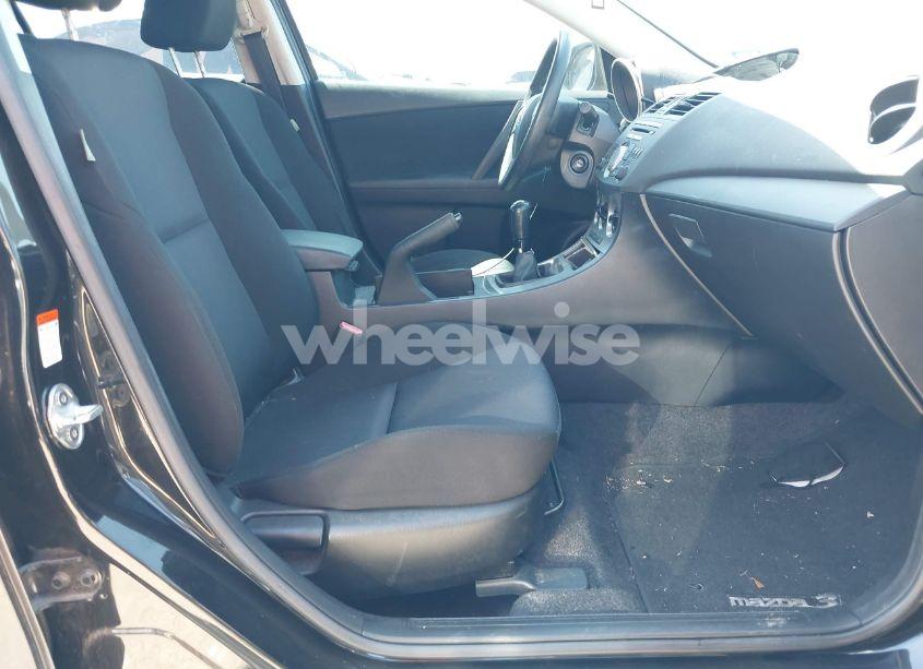Photo 5 of 2011 Mazda Mazda3 I SPORT (VIN JM1BL1UF1B1455344)