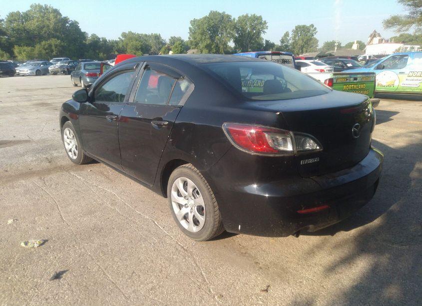 Photo 3 of 2012 Mazda Mazda3 I SPORT (VIN JM1BL1UF1C1507489)