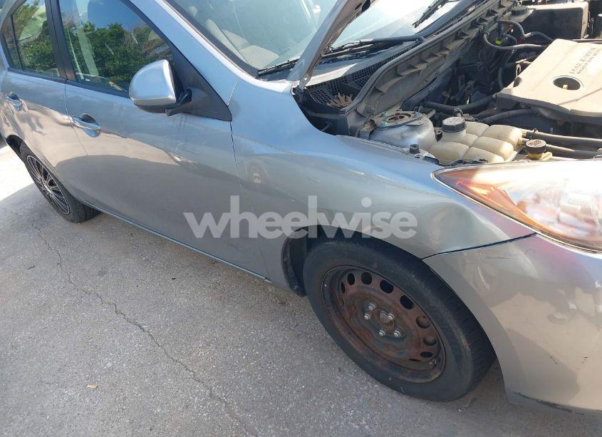 Photo 6 of 2012 Mazda Mazda3 I SPORT (VIN JM1BL1UF1C1565182)