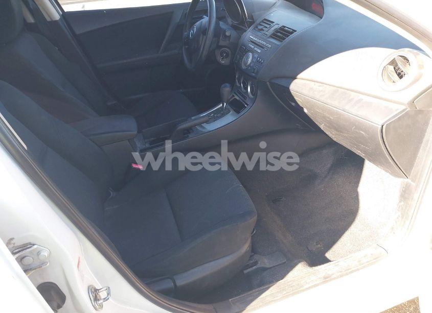 Photo 5 of 2011 Mazda Mazda3 I SPORT (VIN JM1BL1UF2B1448029)