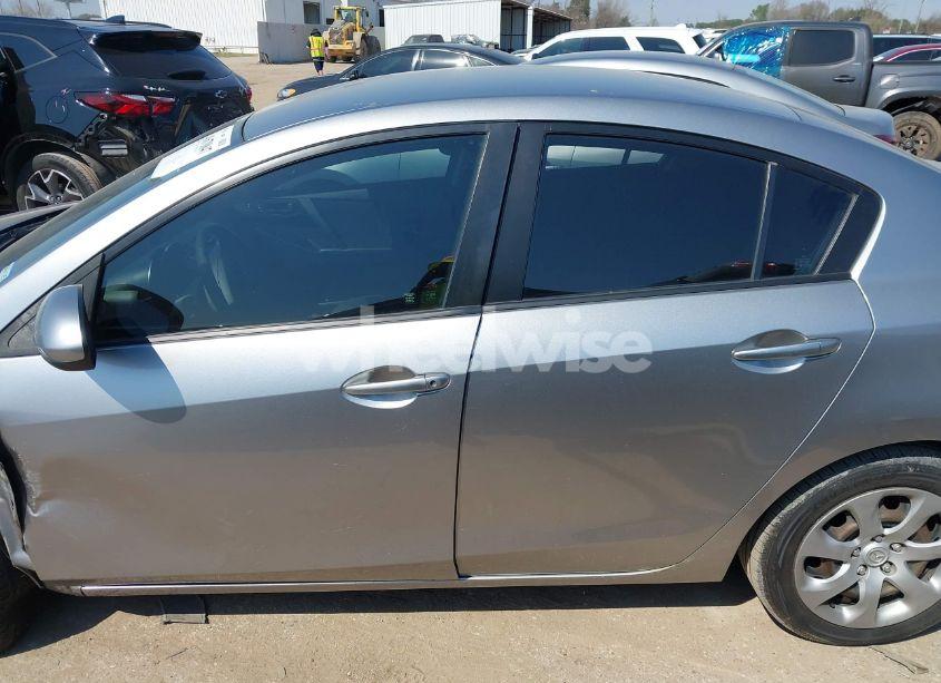 Photo 14 of 2011 Mazda Mazda3 I SPORT (VIN JM1BL1UF2B1460746)