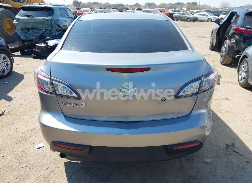 Photo 16 of 2011 Mazda Mazda3 I SPORT (VIN JM1BL1UF2B1460746)