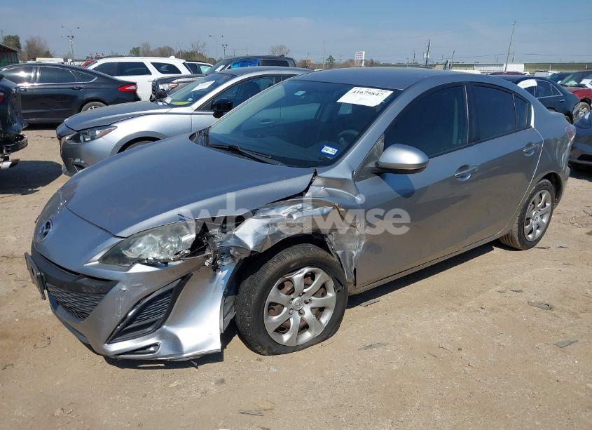 Photo 2 of 2011 Mazda Mazda3 I SPORT (VIN JM1BL1UF2B1460746)