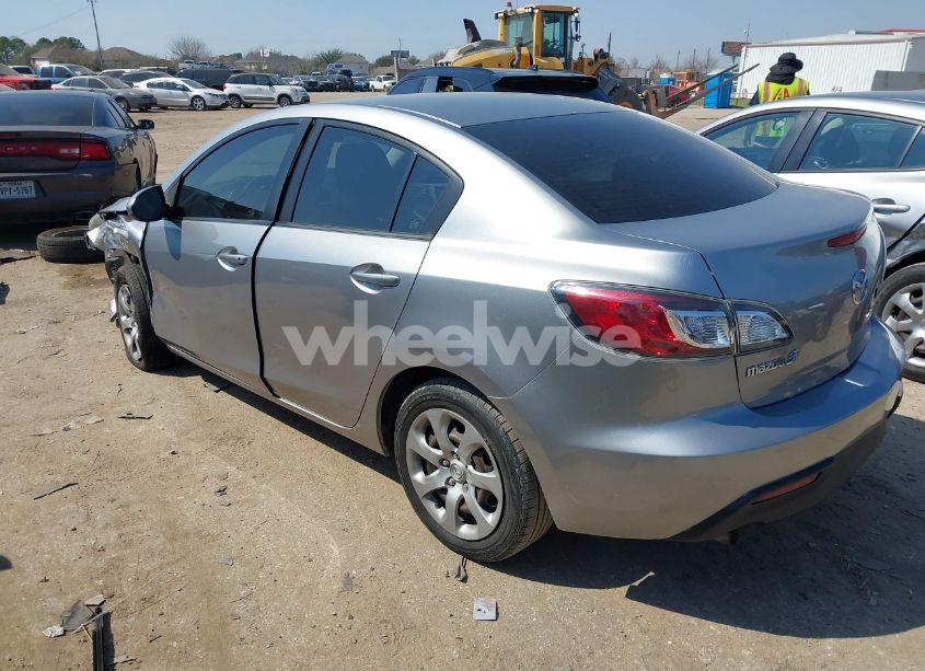 Photo 3 of 2011 Mazda Mazda3 I SPORT (VIN JM1BL1UF2B1460746)