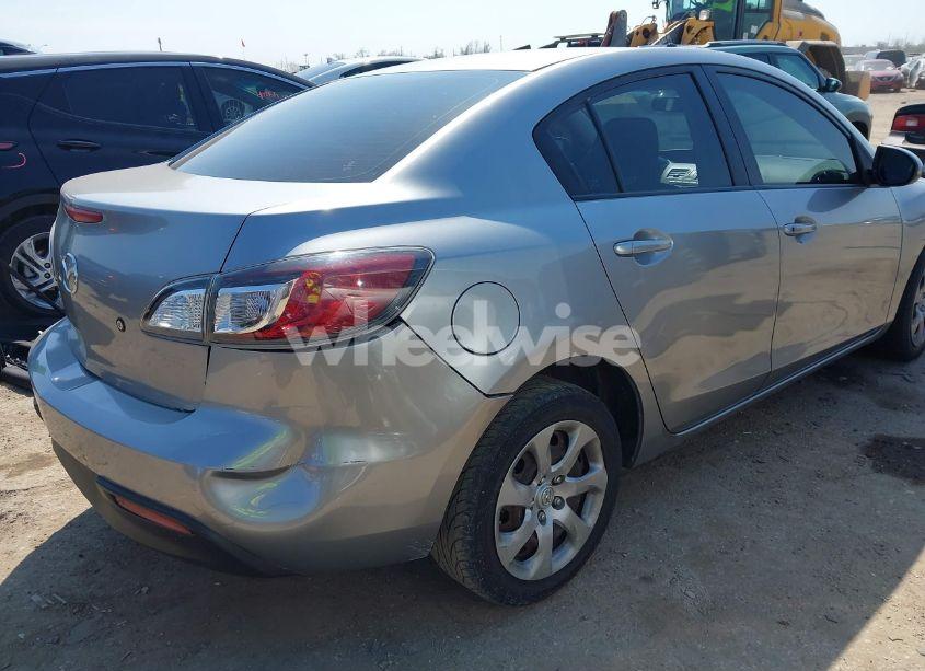 Photo 4 of 2011 Mazda Mazda3 I SPORT (VIN JM1BL1UF2B1460746)