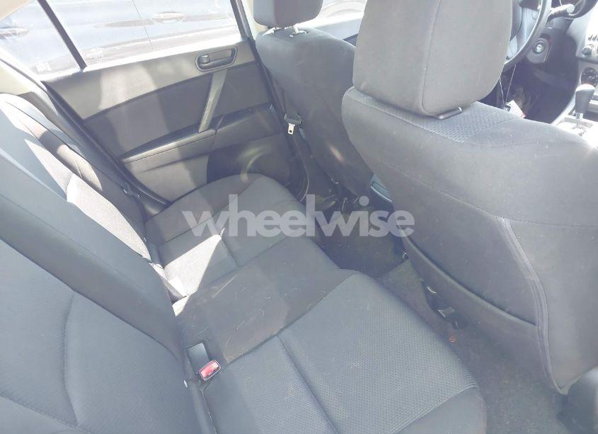 Photo 8 of 2011 Mazda Mazda3 I SPORT (VIN JM1BL1UF2B1460746)