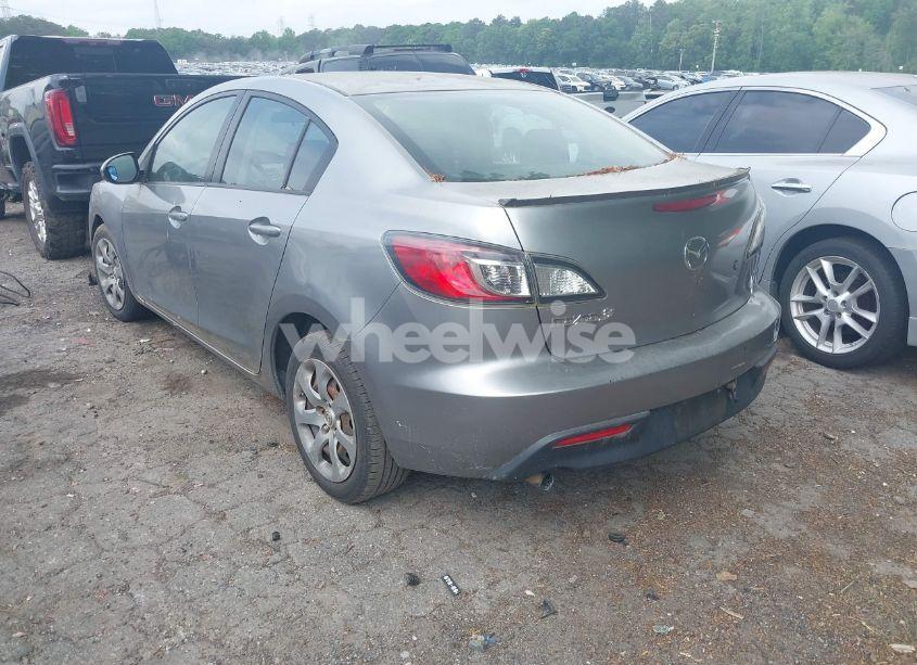 Photo 3 of 2011 Mazda Mazda3 I SPORT (VIN JM1BL1UF2B1481192)