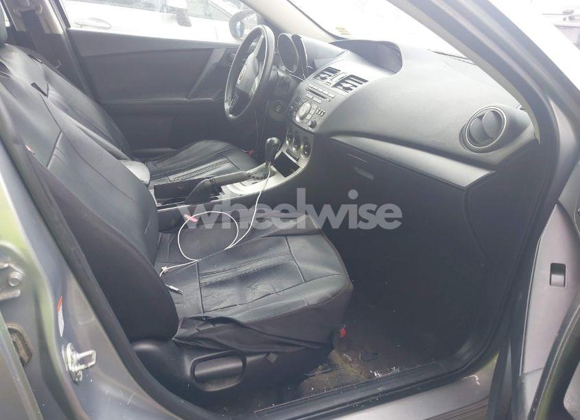 Photo 5 of 2011 Mazda Mazda3 I SPORT (VIN JM1BL1UF2B1481192)