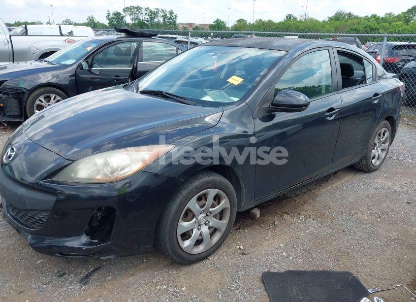 Photo 2 of 2012 Mazda Mazda3 I SPORT (VIN JM1BL1UF2C1631299)