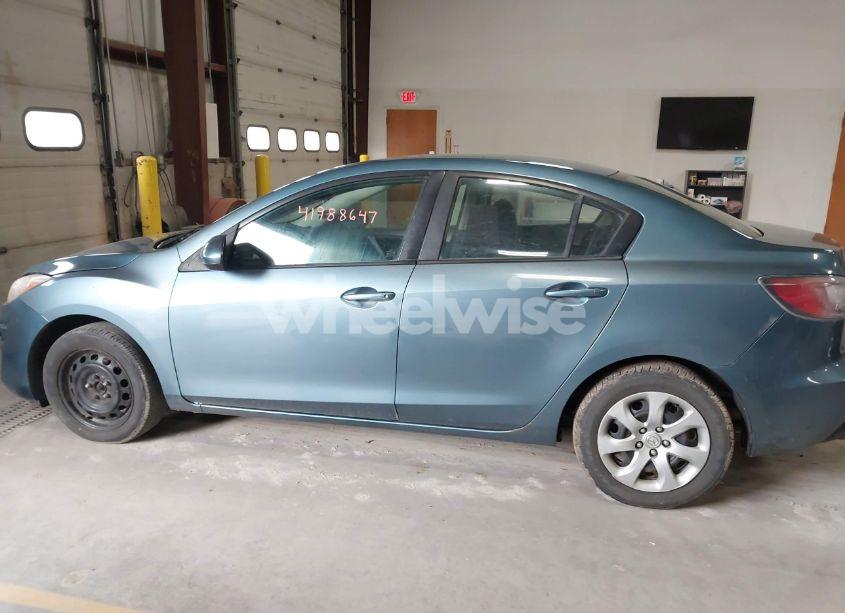 Photo 15 of 2011 Mazda Mazda3 I SPORT (VIN JM1BL1UF3B1901879)