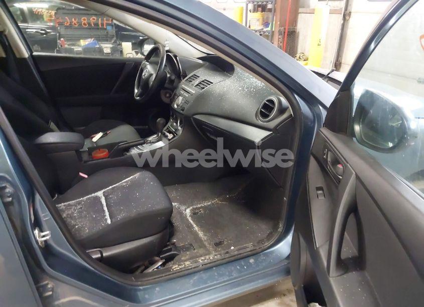 Photo 5 of 2011 Mazda Mazda3 I SPORT (VIN JM1BL1UF3B1901879)