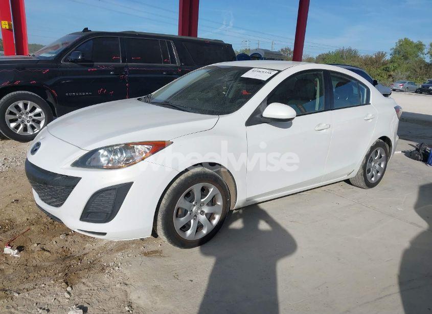 Photo 2 of 2011 Mazda Mazda3 I SPORT (VIN JM1BL1UF3B1903583)