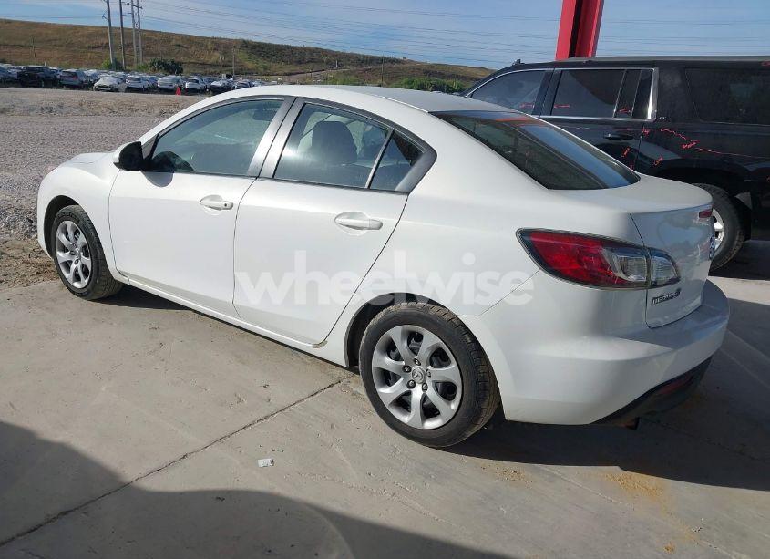 Photo 3 of 2011 Mazda Mazda3 I SPORT (VIN JM1BL1UF3B1903583)
