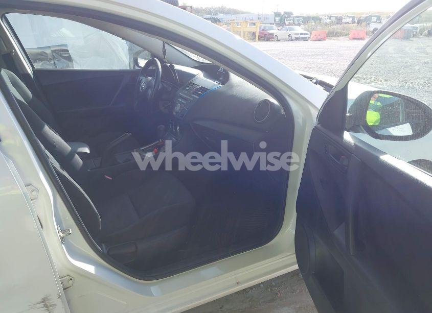 Photo 5 of 2011 Mazda Mazda3 I SPORT (VIN JM1BL1UF3B1903583)