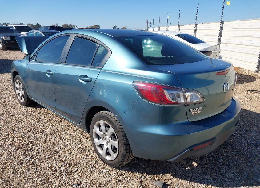 Photo 3 of 2011 Mazda Mazda3 I SPORT (VIN JM1BL1UF4B1366531)