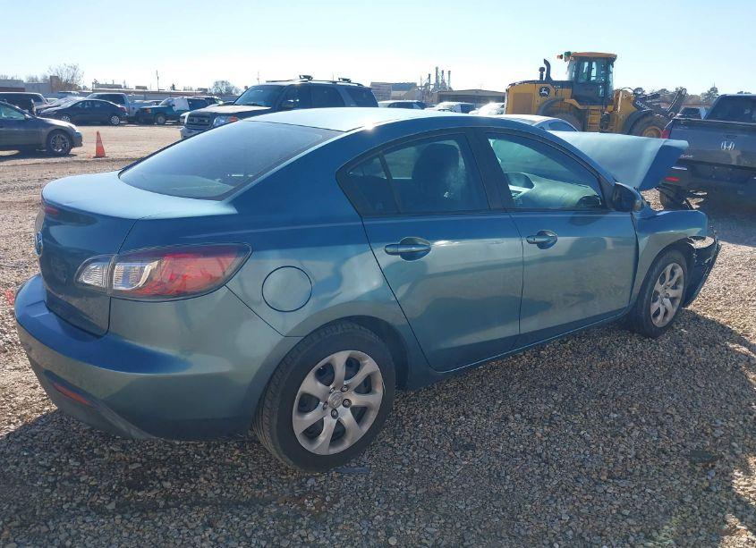 Photo 4 of 2011 Mazda Mazda3 I SPORT (VIN JM1BL1UF4B1366531)