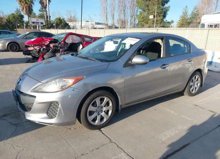 Photo 2 of 2012 Mazda Mazda3 I SPORT (VIN JM1BL1UF4C1523959)