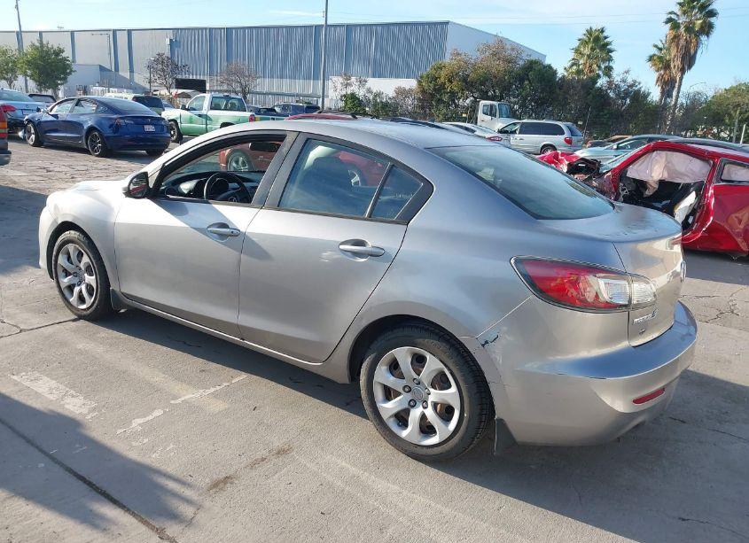Photo 3 of 2012 Mazda Mazda3 I SPORT (VIN JM1BL1UF4C1523959)