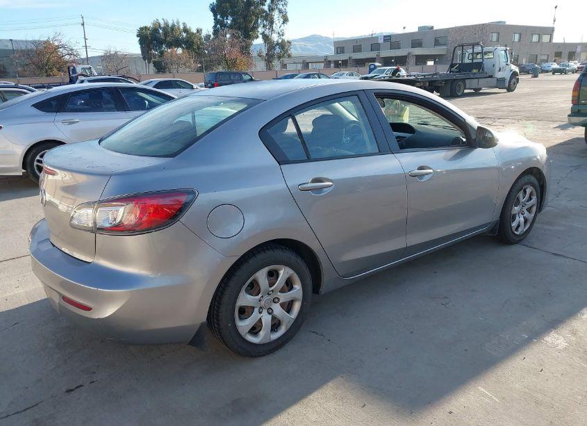 Photo 4 of 2012 Mazda Mazda3 I SPORT (VIN JM1BL1UF4C1523959)