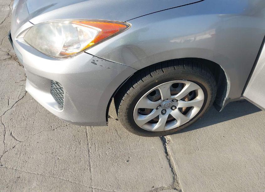 Photo 6 of 2012 Mazda Mazda3 I SPORT (VIN JM1BL1UF4C1523959)