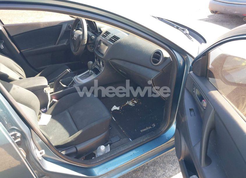 Photo 5 of 2011 Mazda Mazda3 I SPORT (VIN JM1BL1UF5B1378073)