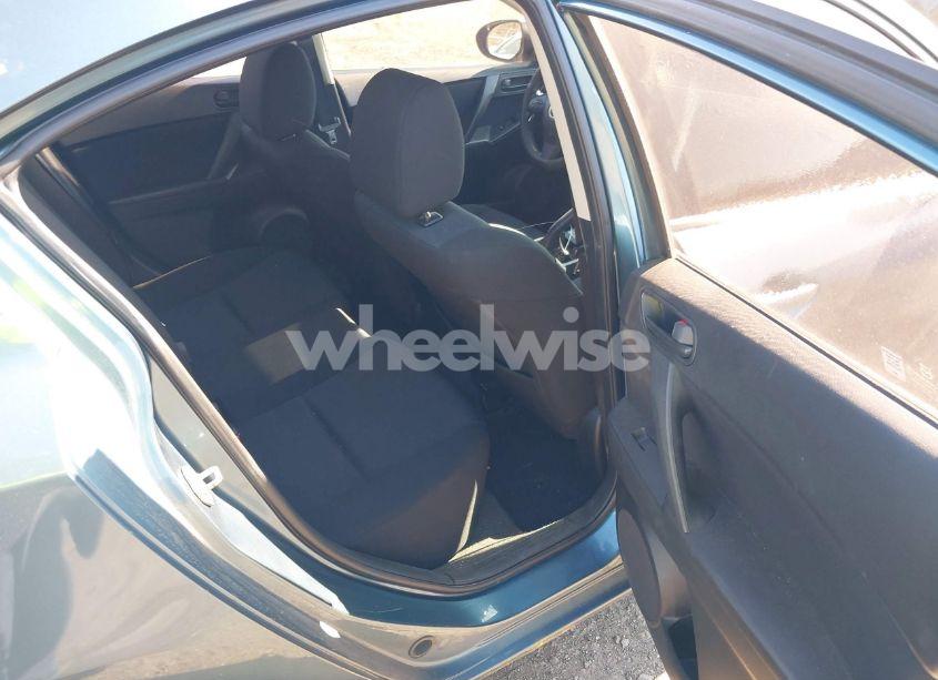 Photo 8 of 2011 Mazda Mazda3 I SPORT (VIN JM1BL1UF5B1378073)