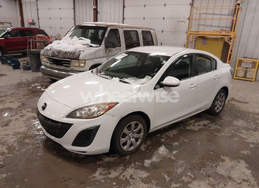 Photo 2 of 2011 Mazda Mazda3 I SPORT (VIN JM1BL1UF5B1380714)