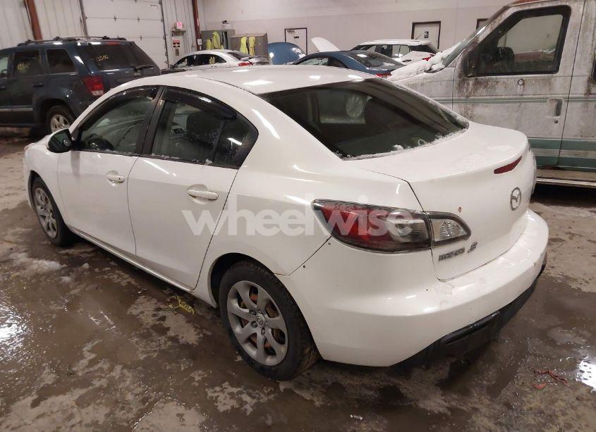 Photo 3 of 2011 Mazda Mazda3 I SPORT (VIN JM1BL1UF5B1380714)
