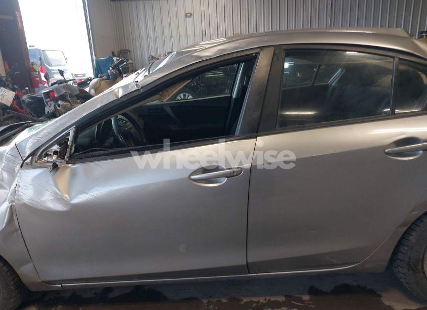 Photo 15 of 2011 Mazda Mazda3 I SPORT (VIN JM1BL1UF5B1407233)
