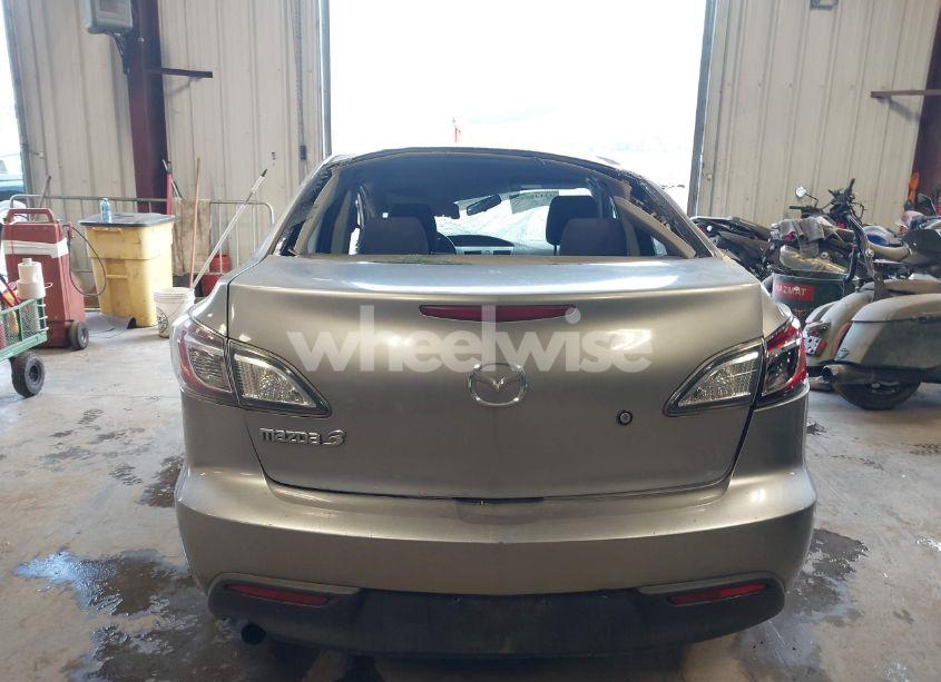 Photo 17 of 2011 Mazda Mazda3 I SPORT (VIN JM1BL1UF5B1407233)