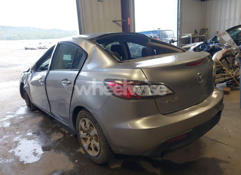 Photo 3 of 2011 Mazda Mazda3 I SPORT (VIN JM1BL1UF5B1407233)