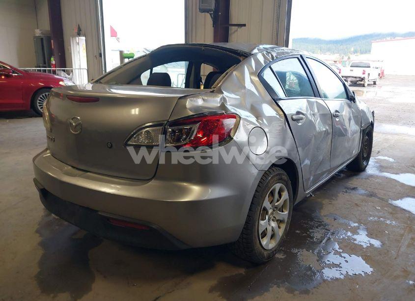 Photo 4 of 2011 Mazda Mazda3 I SPORT (VIN JM1BL1UF5B1407233)