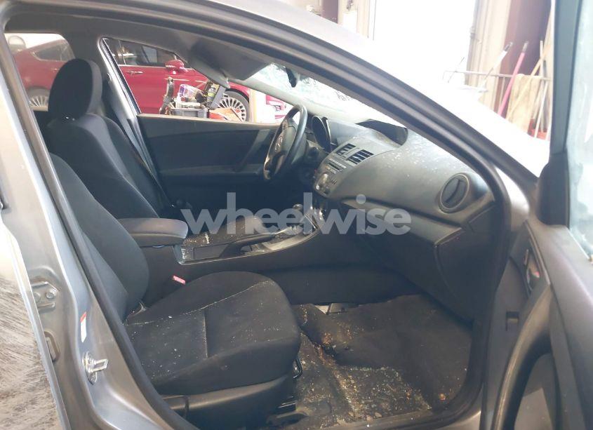 Photo 5 of 2011 Mazda Mazda3 I SPORT (VIN JM1BL1UF5B1407233)