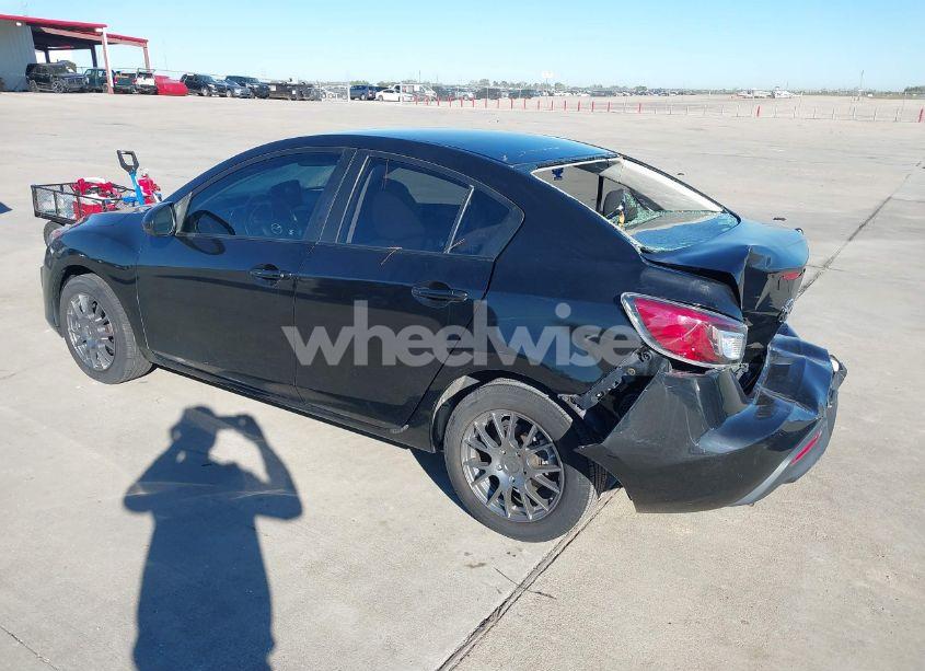 Photo 3 of 2011 Mazda Mazda3 I SPORT (VIN JM1BL1UF5B1430513)