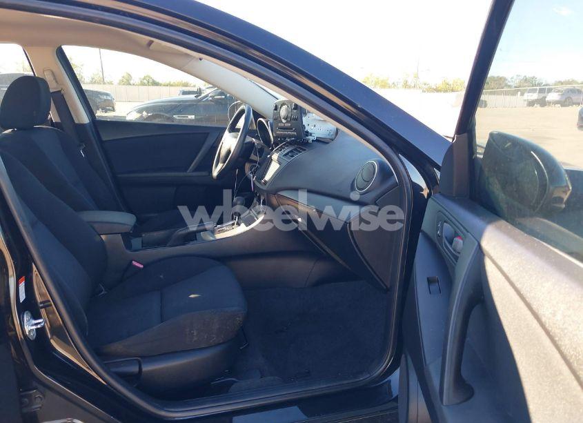 Photo 5 of 2011 Mazda Mazda3 I SPORT (VIN JM1BL1UF5B1430513)