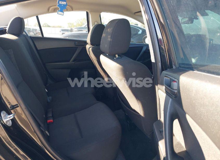 Photo 8 of 2011 Mazda Mazda3 I SPORT (VIN JM1BL1UF5B1430513)