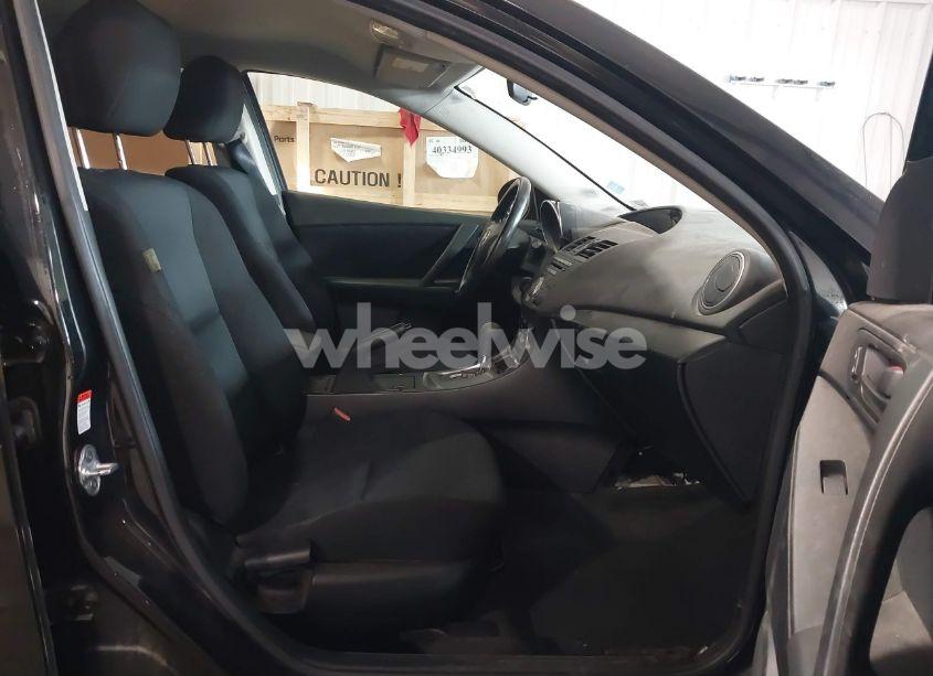 Photo 5 of 2011 Mazda Mazda3 I SPORT (VIN JM1BL1UF6B1491921)