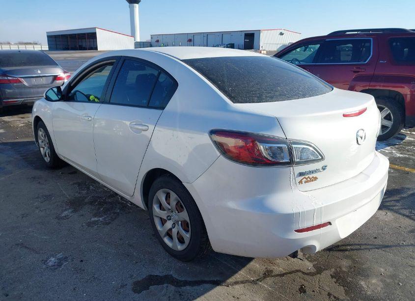 Photo 3 of 2012 Mazda Mazda3 I SPORT (VIN JM1BL1UF6C1526605)