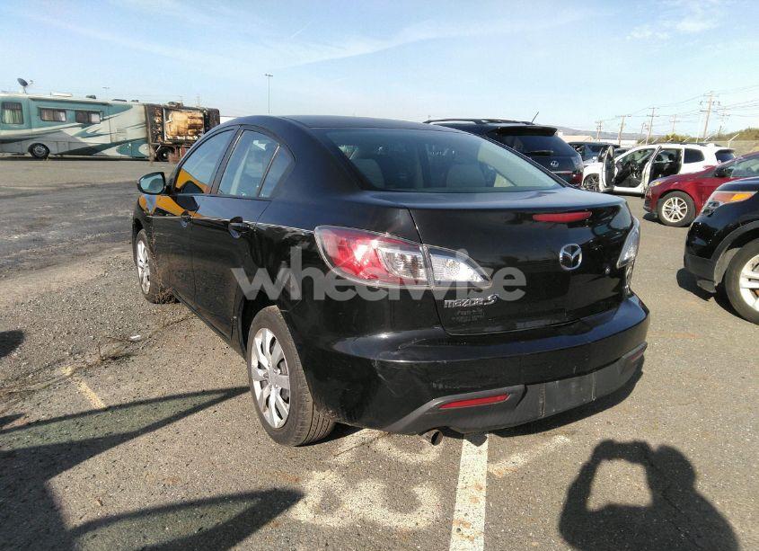 Photo 3 of 2011 Mazda Mazda3 I SPORT (VIN JM1BL1UF7B1395344)