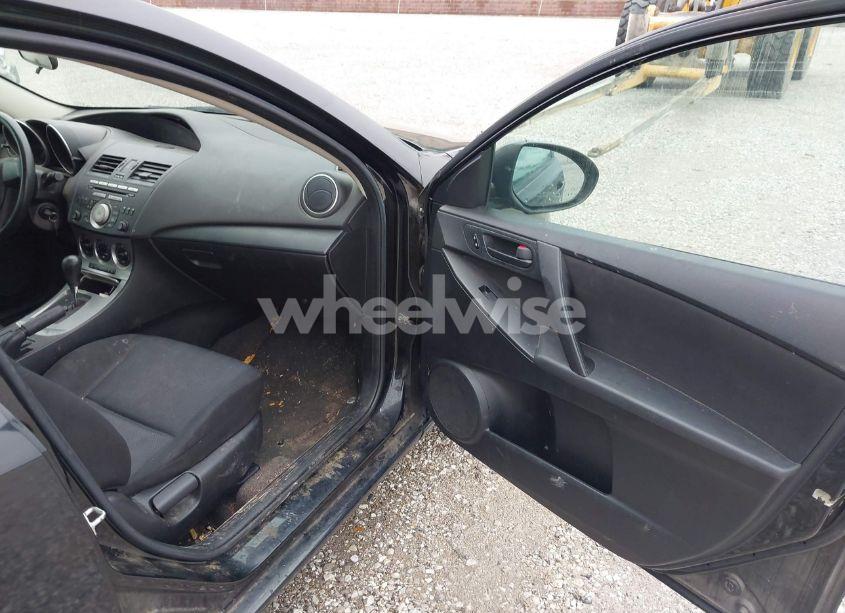 Photo 5 of 2011 Mazda Mazda3 I SPORT (VIN JM1BL1UF7B1448785)