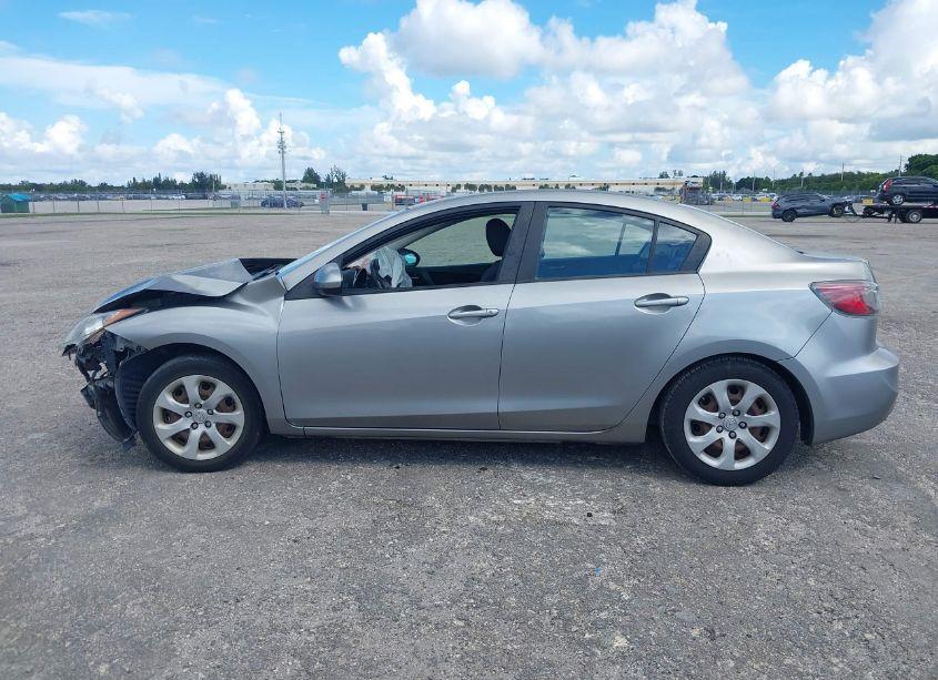 Photo 15 of 2012 Mazda Mazda3 (VIN JM1BL1UF7C1521509)