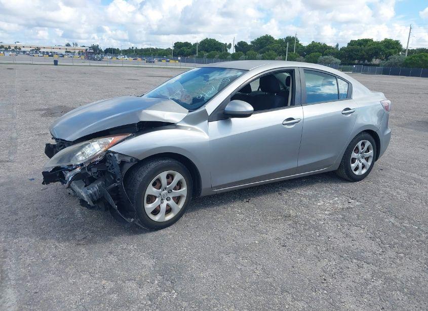 Photo 2 of 2012 Mazda Mazda3 (VIN JM1BL1UF7C1521509)