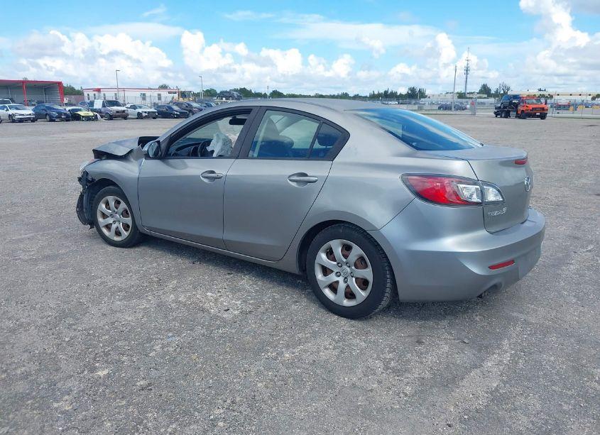 Photo 3 of 2012 Mazda Mazda3 (VIN JM1BL1UF7C1521509)