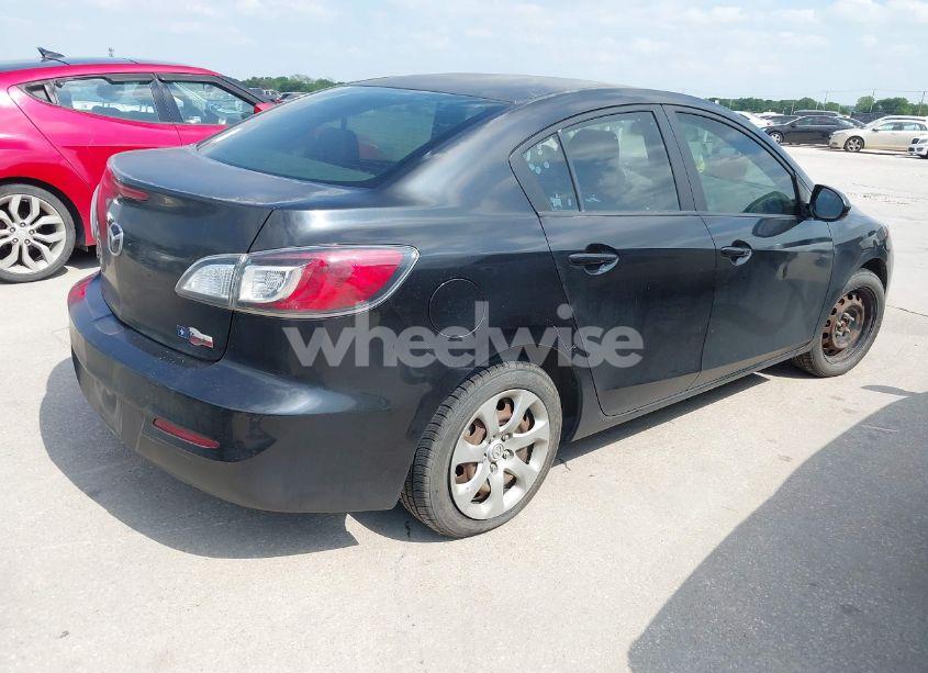 Photo 4 of 2012 Mazda Mazda3 I SPORT (VIN JM1BL1UF7C1527424)