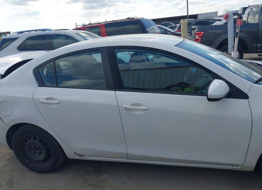 Photo 13 of 2011 Mazda Mazda3 I SPORT (VIN JM1BL1UF8B1373577)