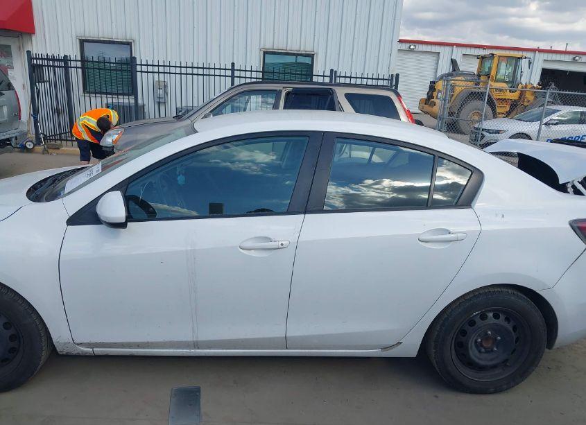 Photo 14 of 2011 Mazda Mazda3 I SPORT (VIN JM1BL1UF8B1373577)